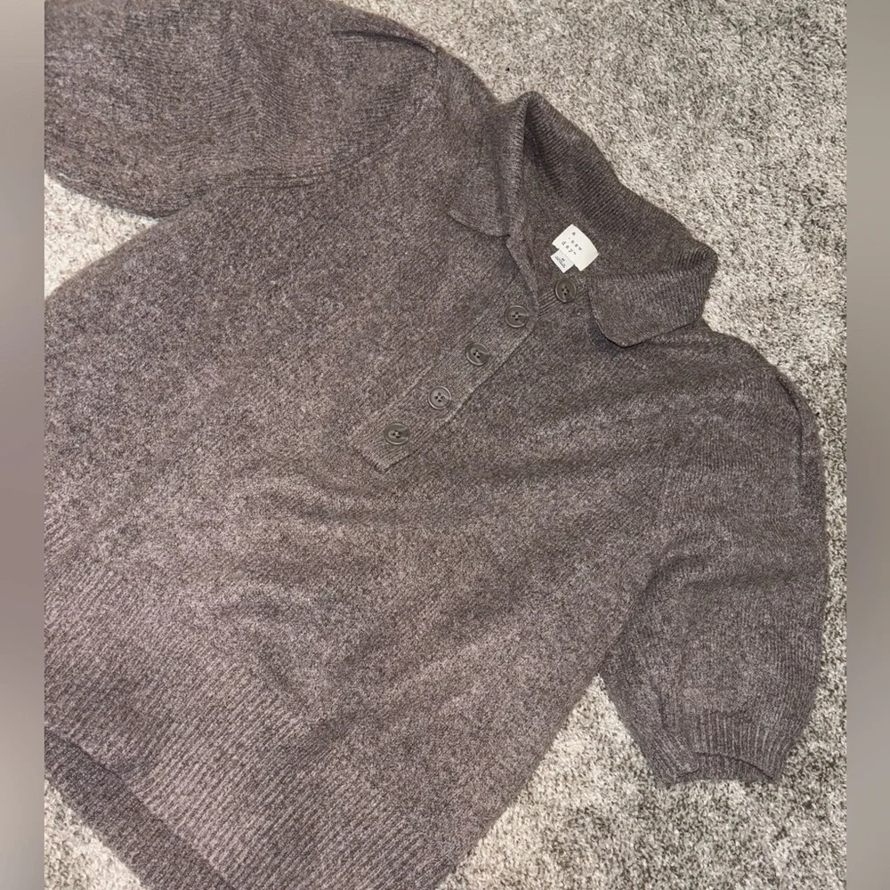Sweater - Picture 1 of 1